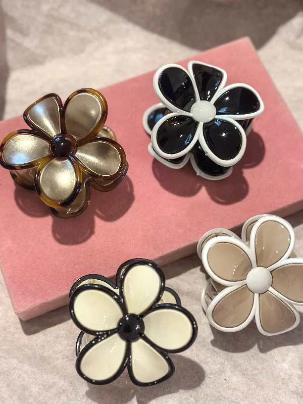 Flower Outline Hair Clips